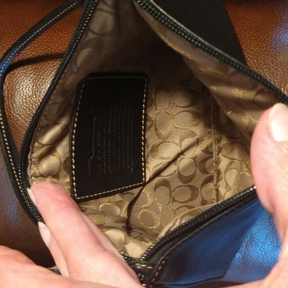Coach wristlet. - Picture 6 of 6